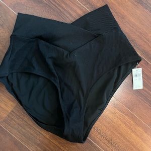 NWT Aerie Black High Waisted Bikini Bottoms. Size Medium.